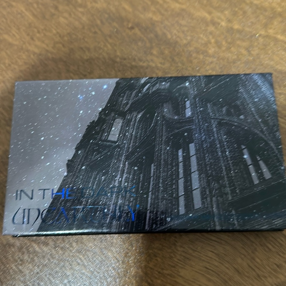Unearthly Cosmetics In The Dark Eye Shadow